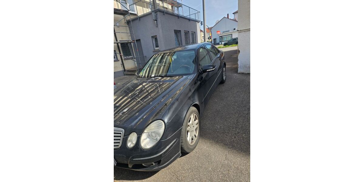 Mercedes-Benz E 320 383.000 km 4.399 &euro; Stuttgart 70374