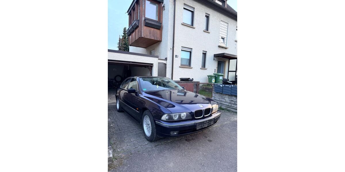BMW 520 226.000 km 2.900 &euro; Stuttgart 70376