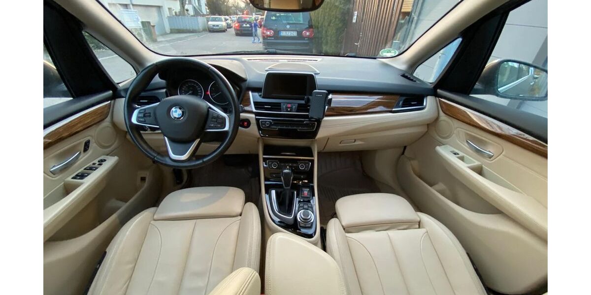 BMW 218 Active Tourer 200.100 km 12.500 &euro; Stuttgart 70567