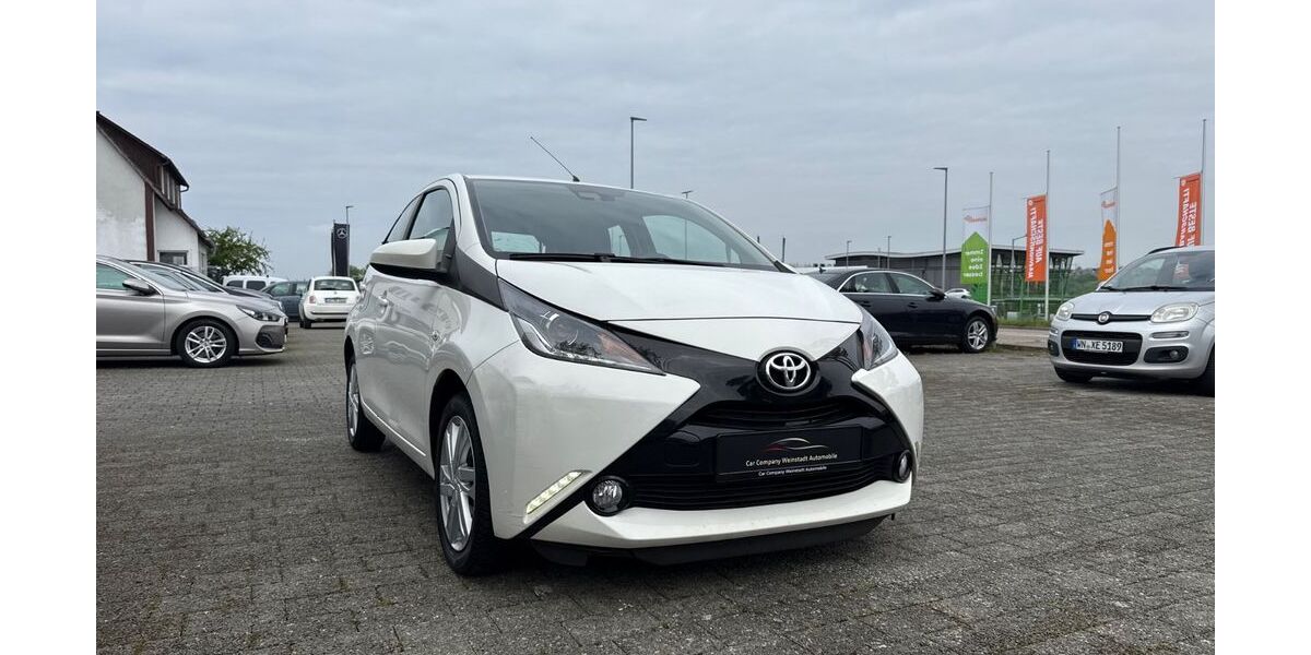 Toyota Aygo (X) 45.000 km 11.990 &euro; Weinstadt 71384