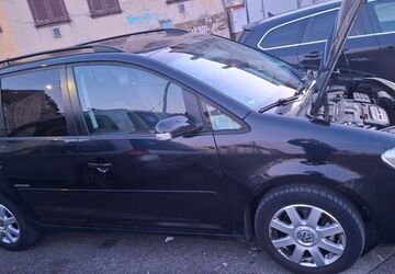 VW Touran 174.500 km 2.700 &euro; Stuttgart 70372