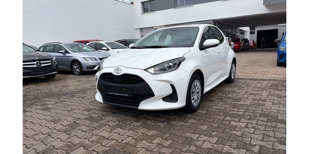 Toyota Yaris 15.121 km 19.295 &euro; Stuttgart 70597