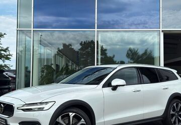 Volvo V60 Cross Country 25.700 km 45.400 &euro; Kirchheim/Teck 73230