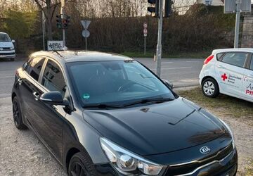 Kia Rio 101.200 km 9.490 &euro; Stuttgart 70182