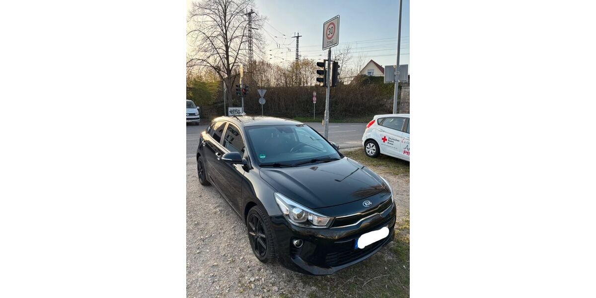 Kia Rio 101.200 km 9.490 &euro; Stuttgart 70182