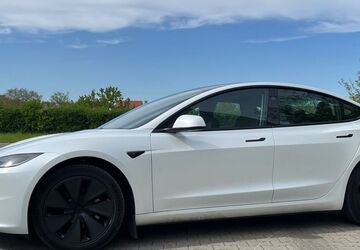 Tesla Model 3 4.850 km 42.450 &euro; Ludwigsburg 71634