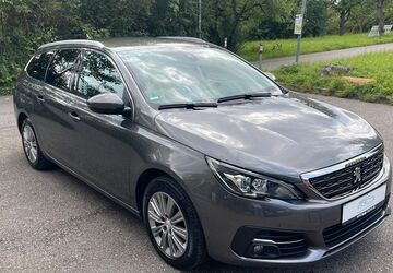 Peugeot 308 118.554 km 11.999 &euro; Stuttgart 70469
