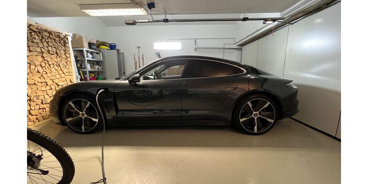 Porsche Taycan 29.500 km 79.900 &euro; Stuttgart 70193