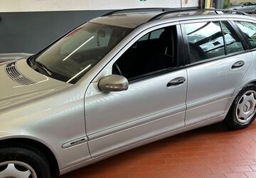 Mercedes-Benz 220 182.049 km 2.680 &euro; Stuttgart 70372