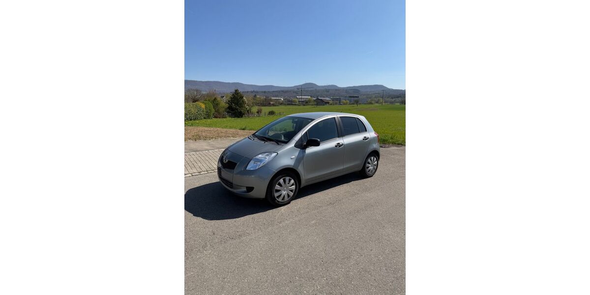 Toyota Yaris 106.000 km 3.900 &euro; Metzingen 72555