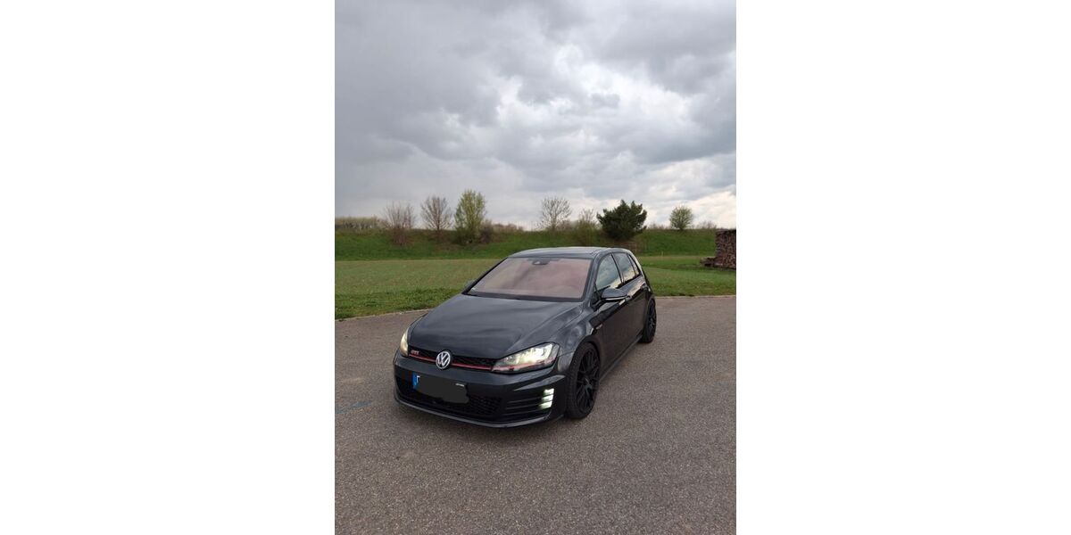 VW Golf 107.000 km 22.900 &euro; Holzgerlingen 71088
