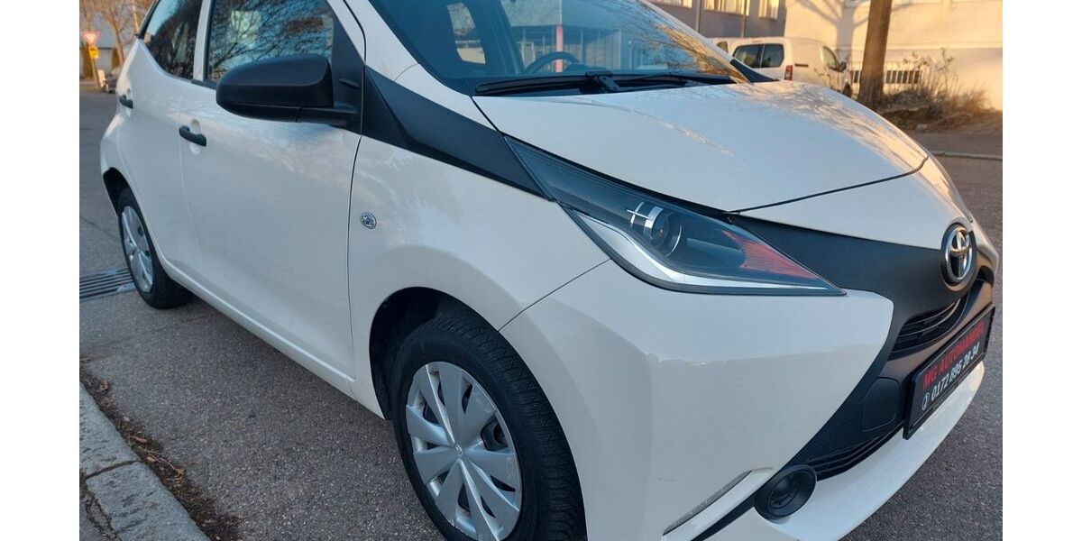 Toyota Aygo (X) 29.173 km 6.999 &euro; Fellbach 70736